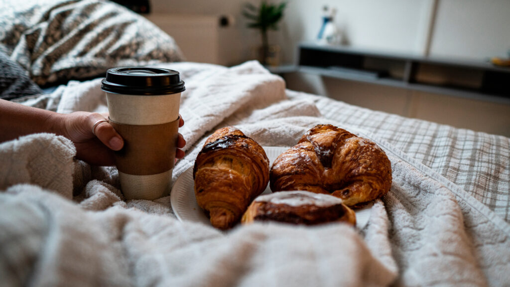 Inspirationsbild med frukost på sängen